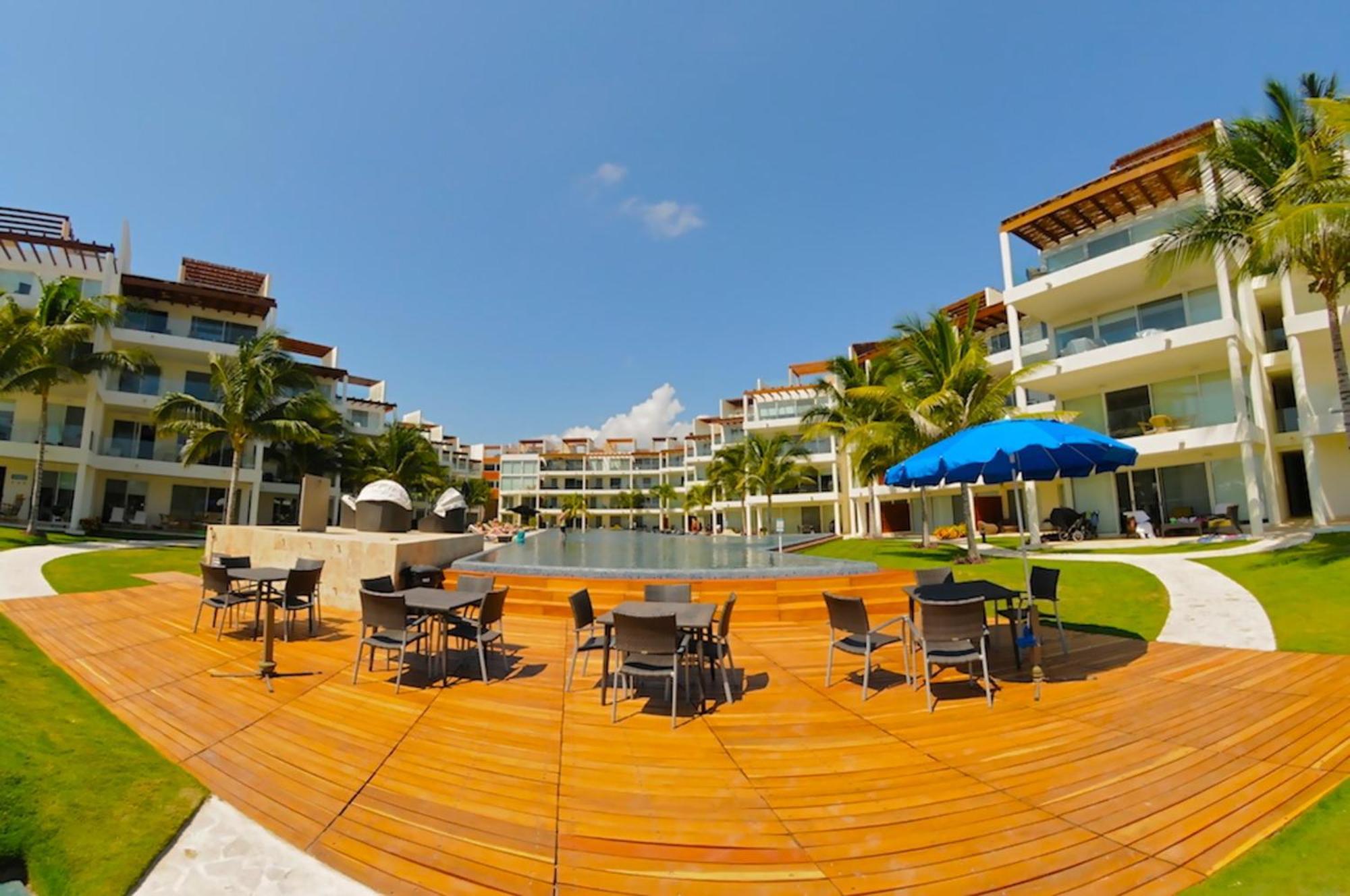 The Elements Oceanfront & Beachside Condo Hotel Playa del Carmen Exterior photo