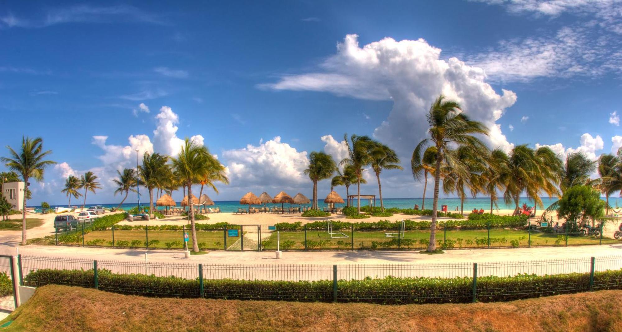 The Elements Oceanfront & Beachside Condo Hotel Playa del Carmen Exterior photo