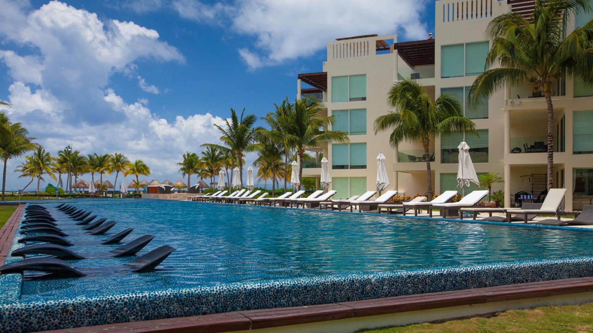 The Elements Oceanfront & Beachside Condo Hotel Playa del Carmen Exterior photo