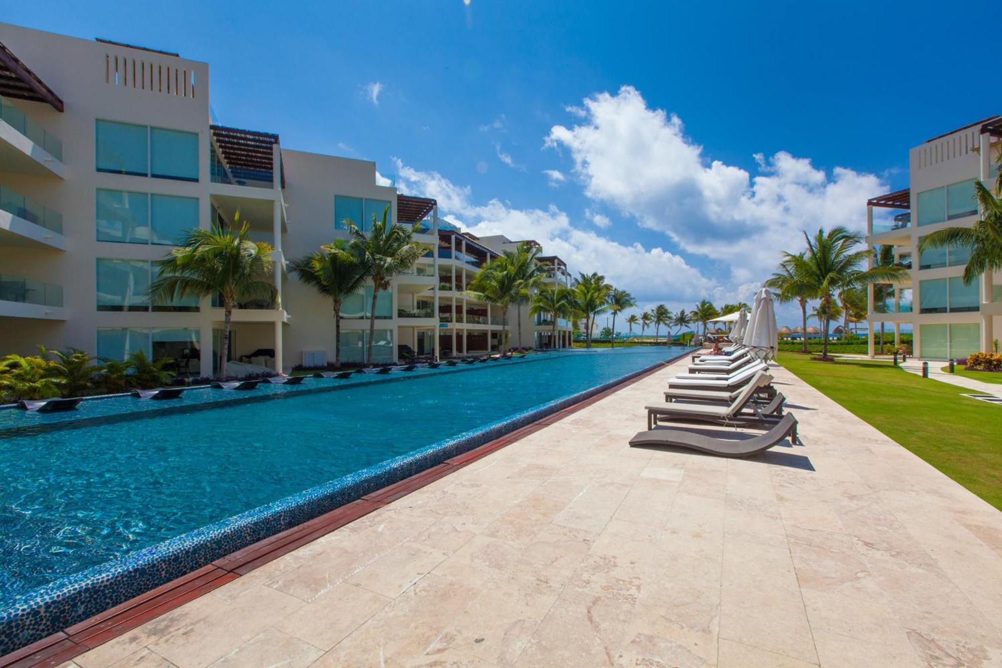 The Elements Oceanfront & Beachside Condo Hotel Playa del Carmen Exterior photo