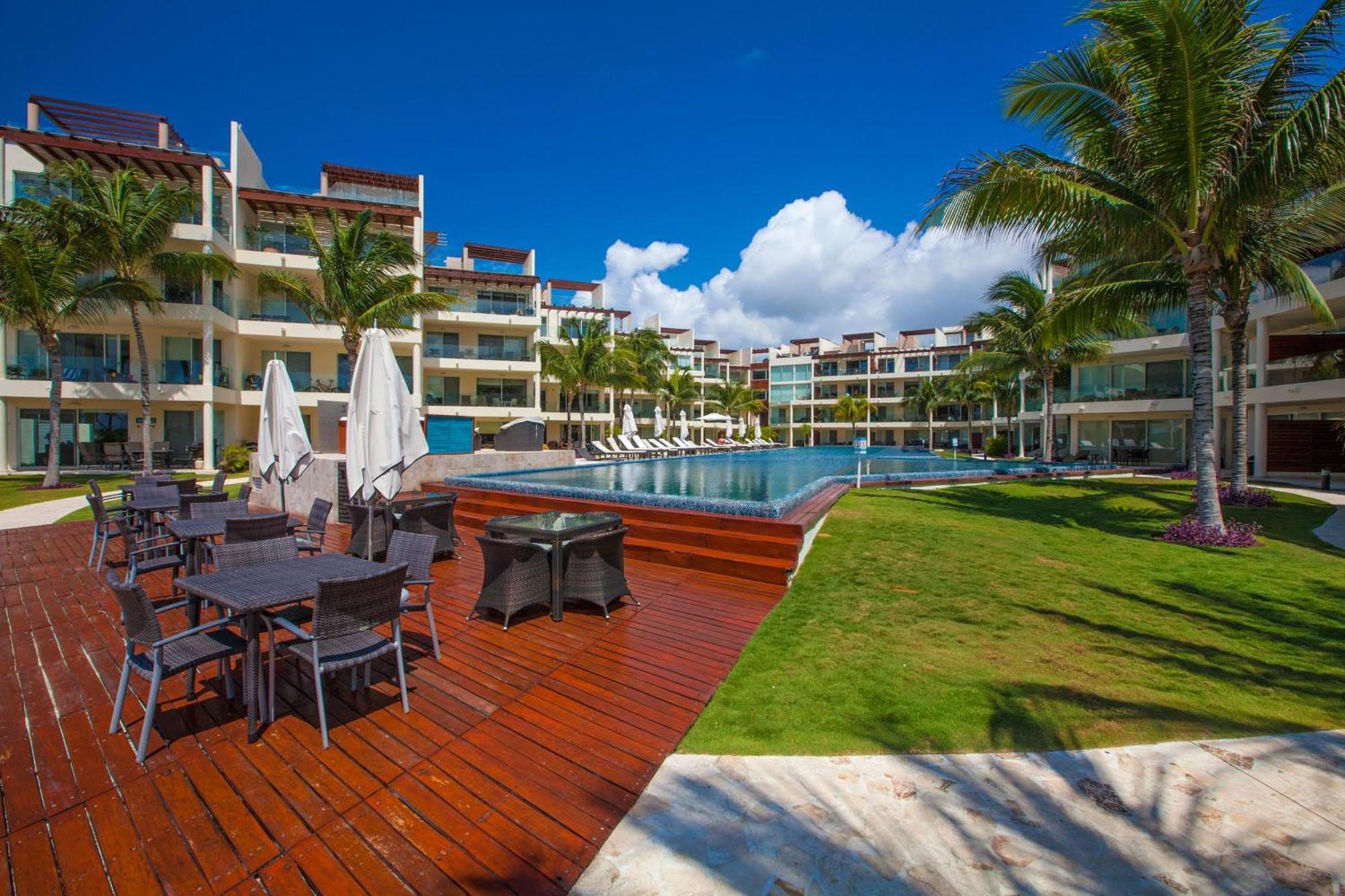 The Elements Oceanfront & Beachside Condo Hotel Playa del Carmen Exterior photo