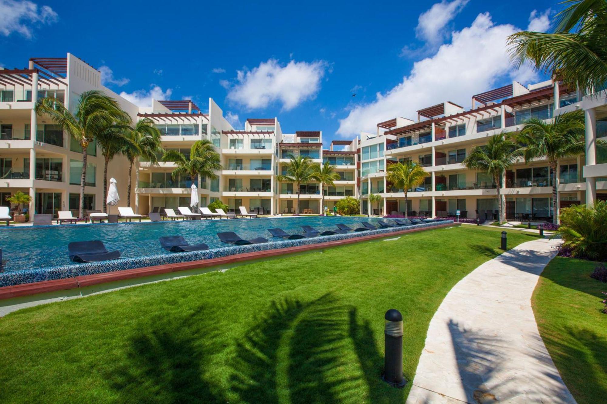 The Elements Oceanfront & Beachside Condo Hotel Playa del Carmen Exterior photo