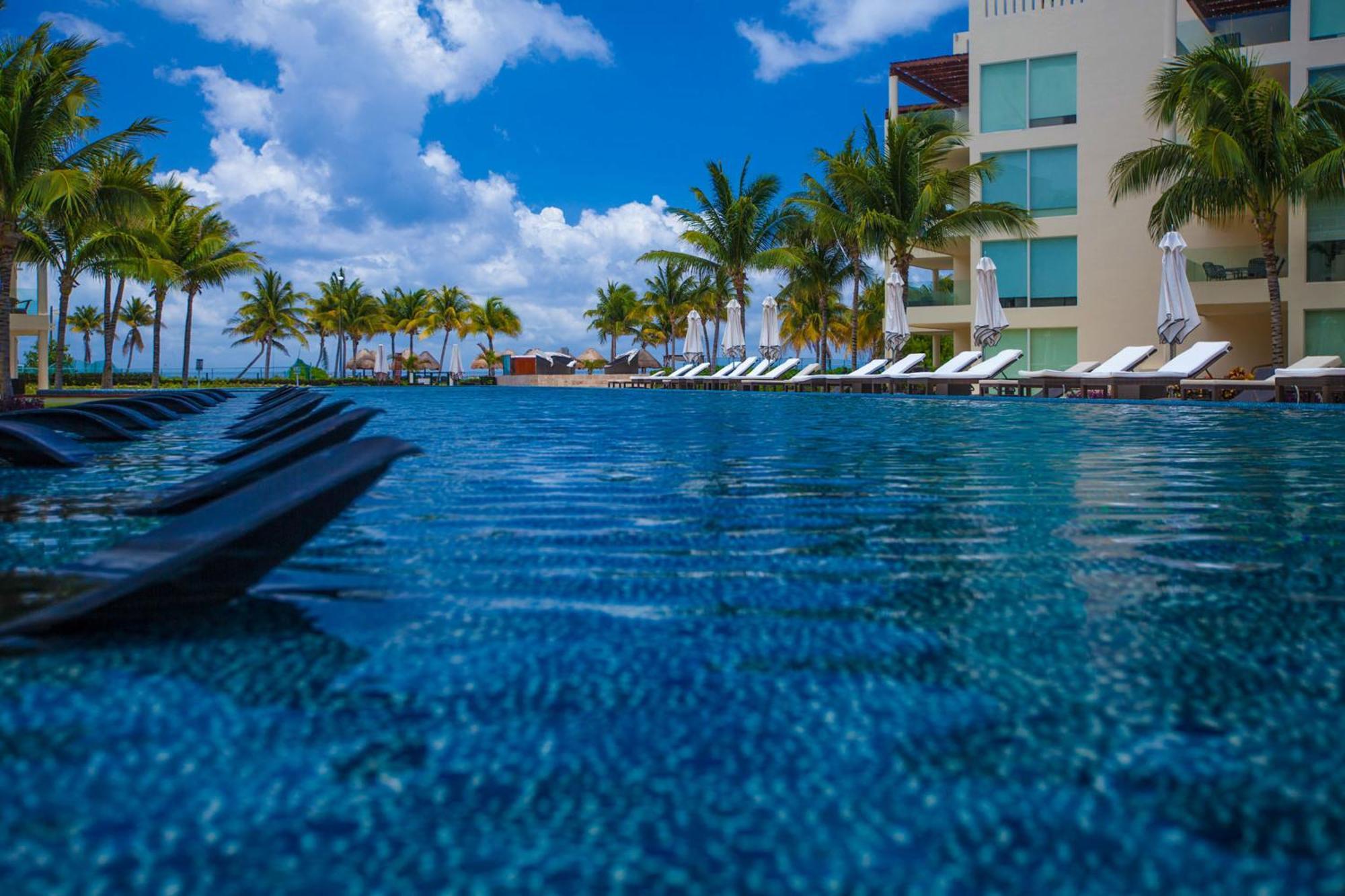 The Elements Oceanfront & Beachside Condo Hotel Playa del Carmen Exterior photo