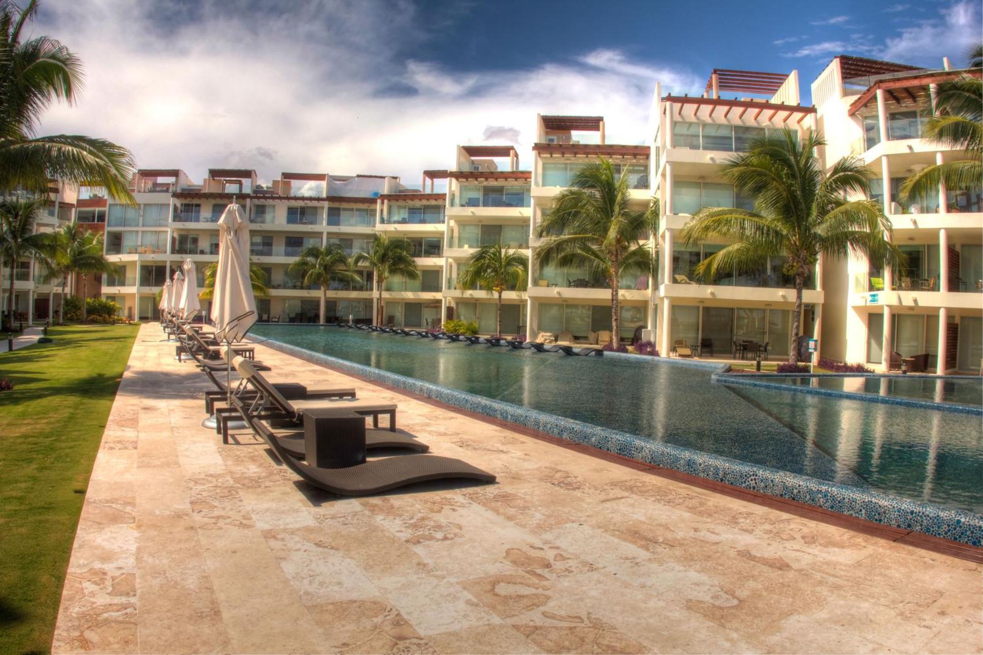 The Elements Oceanfront & Beachside Condo Hotel Playa del Carmen Exterior photo