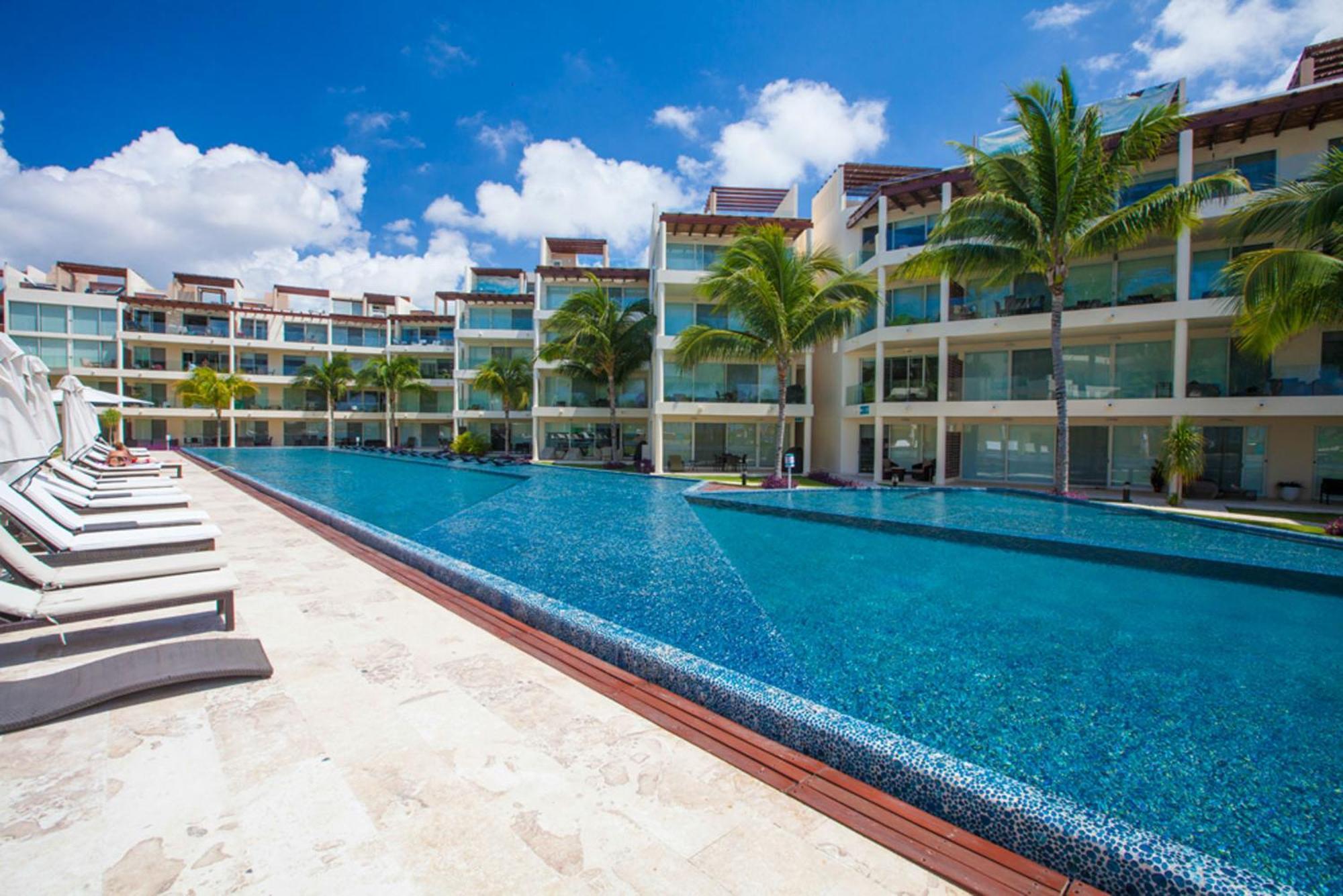 The Elements Oceanfront & Beachside Condo Hotel Playa del Carmen Exterior photo