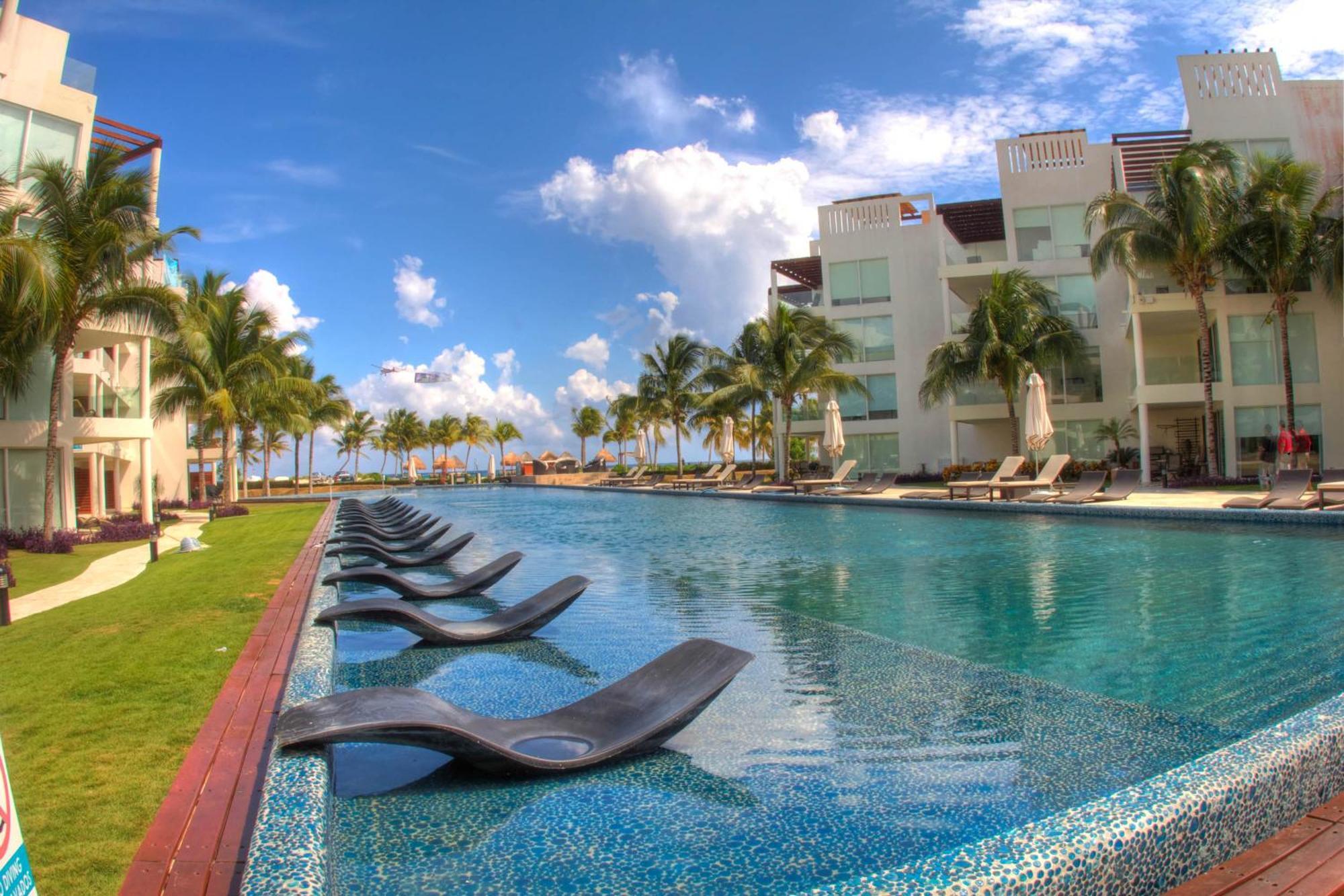 The Elements Oceanfront & Beachside Condo Hotel Playa del Carmen Exterior photo