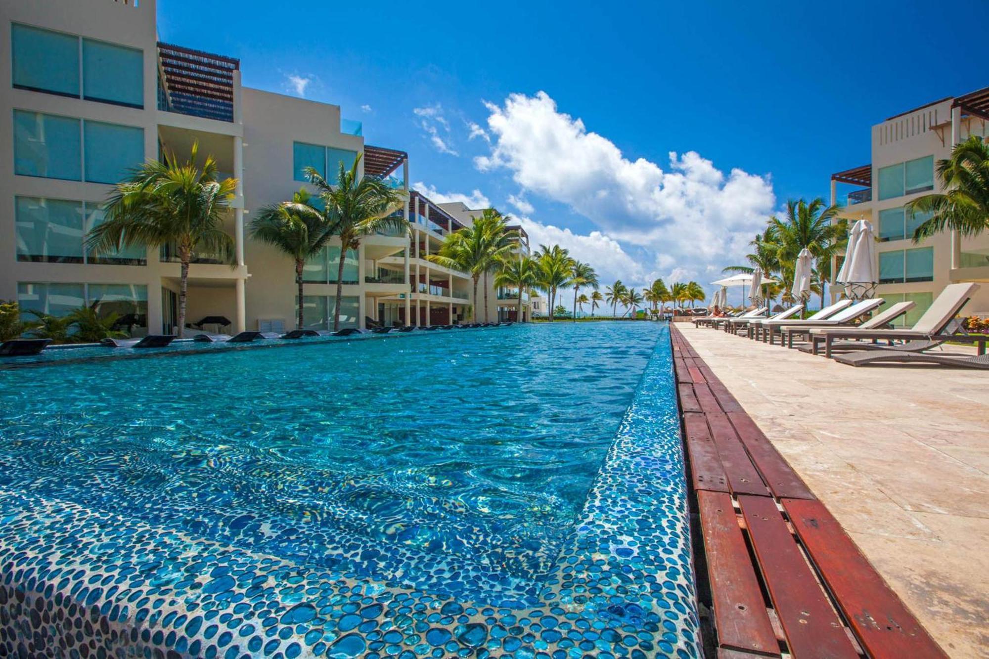 The Elements Oceanfront & Beachside Condo Hotel Playa del Carmen Exterior photo