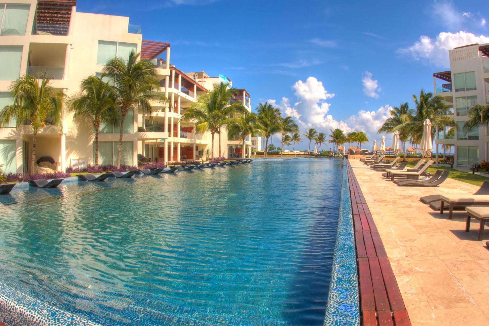 The Elements Oceanfront & Beachside Condo Hotel Playa del Carmen Exterior photo