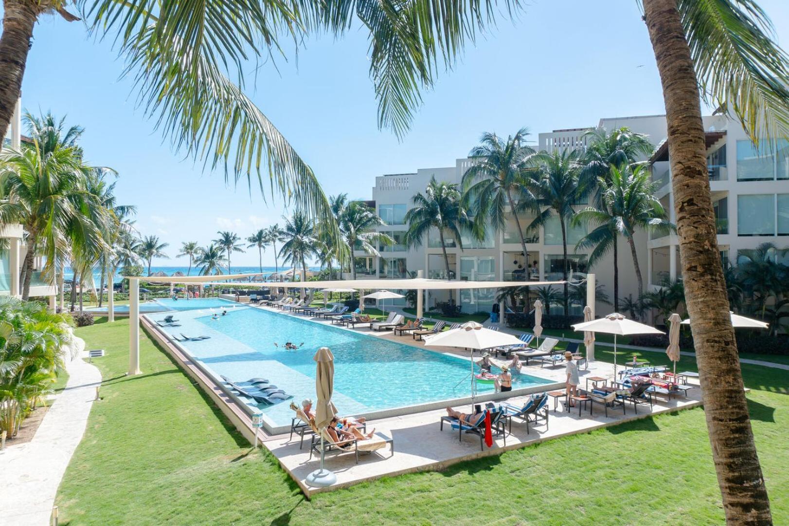 The Elements Oceanfront & Beachside Condo Hotel Playa del Carmen Exterior photo