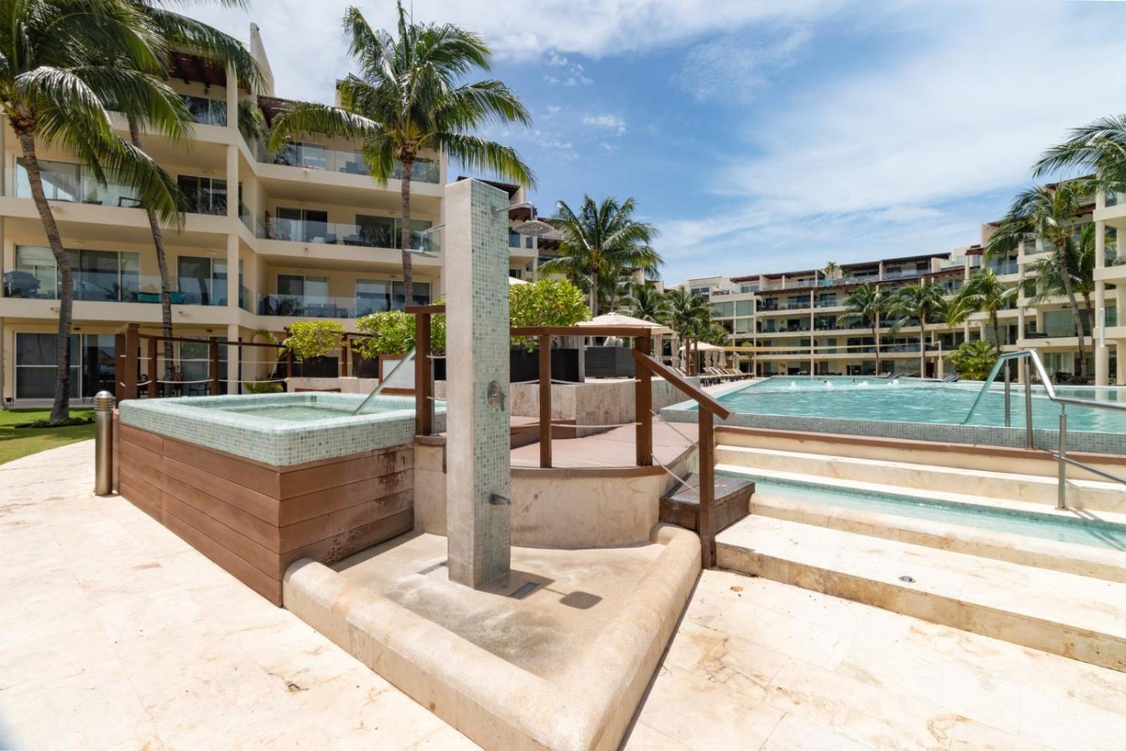 The Elements Oceanfront & Beachside Condo Hotel Playa del Carmen Exterior photo