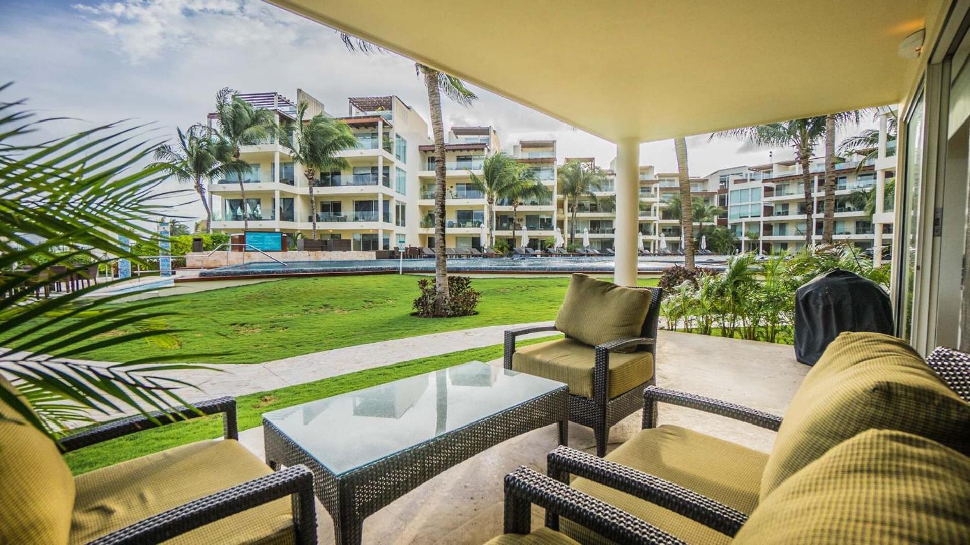 The Elements Oceanfront & Beachside Condo Hotel Playa del Carmen Exterior photo